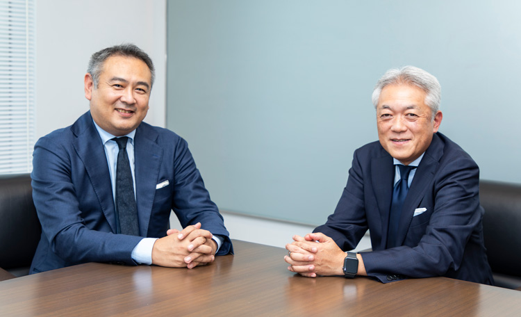 AOKI企画担当 小出氏とMEN'S EX大野編集長