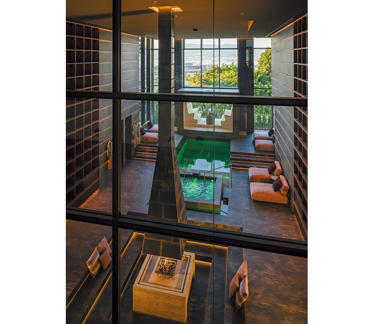 HOTEL 白林 HAKODATE