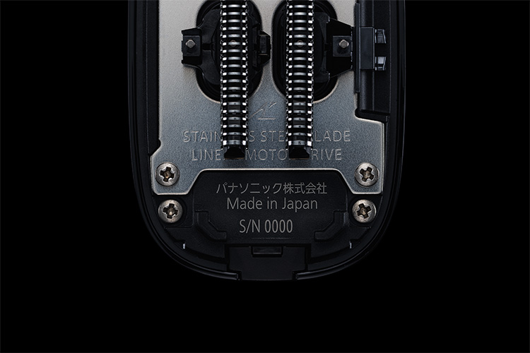 <p>「Made in Japan」の刻印に加え、各個体に刻まれたナンバーが限定モデルならではの特別感を演出する。</p>
