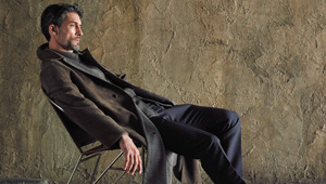 〈トッズ〉のコートを羽織れば、洒脱がやってくる絶品のしなやかさ