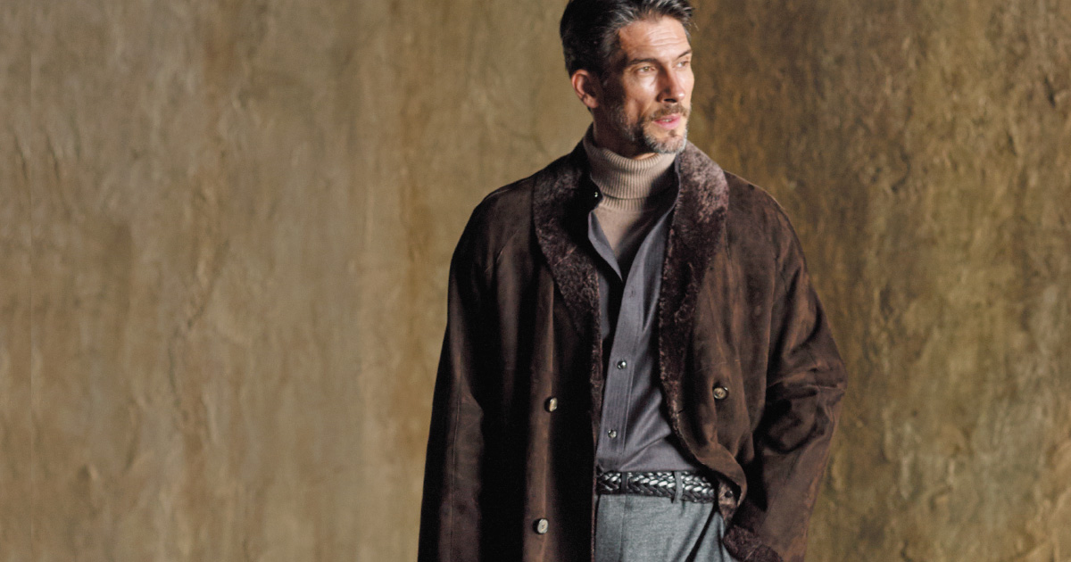 ムートンを品よく着る鍵は〈アルマーニ〉の冬素材パンツにあり | MEN'S