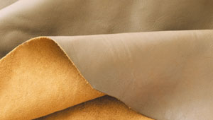 色やなめし方で風合いは変わる！革の質感を左右する要素は？