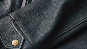 肌も革も保湿が大切！レザーのメンテナンス方法