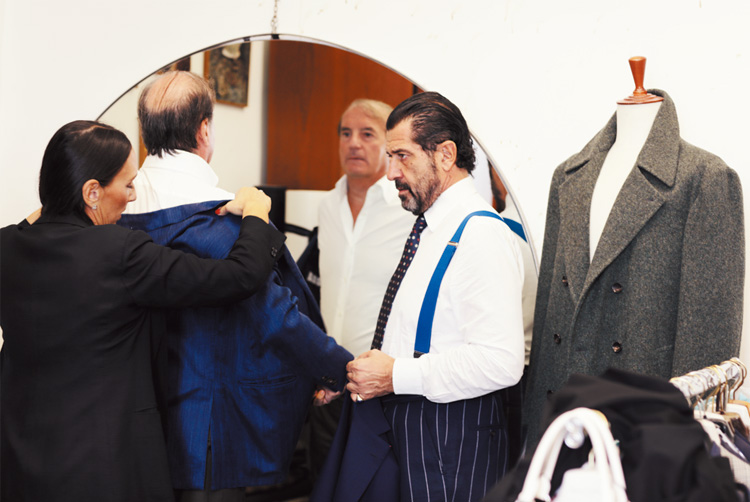 サルトリアには世界中から客が訪れる。