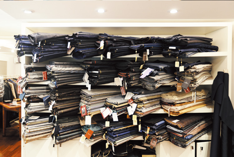 落ち感のあるしなやかな生地