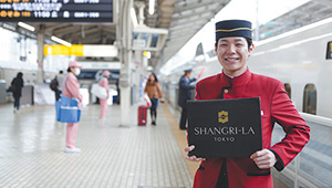 駅のホームから始まる、安心と非日常の滞在〈シャングリ・ラ 東京のホライゾンクラブラウンジ〉