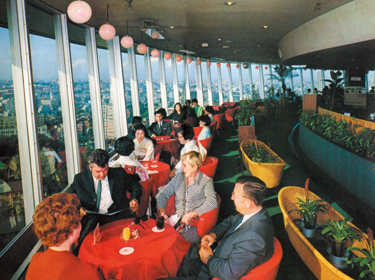 回転レストラン「ブルースカイラウンジ」