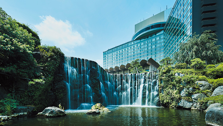 ナイトプール、ウエディングケーキ　お正月プラン……日本初を生み出してきた〈ホテルニューオータニ東京〉の蘊蓄8選