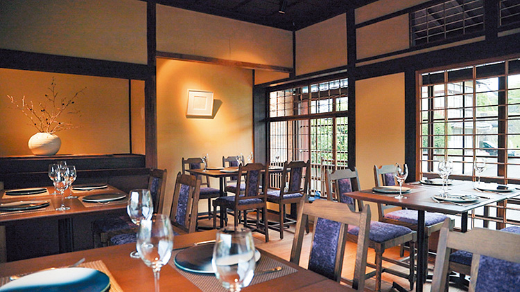 城下町のラウンジやレストラン