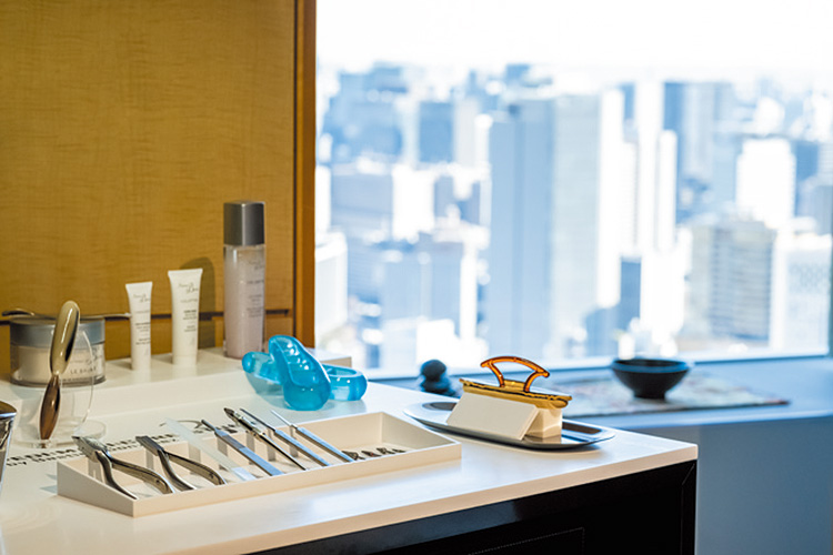 ペディ：マニ：キュア スタジオ バイ バスティアン・ゴンザレス