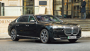 BMW i7 後席こそ、このEVの主役