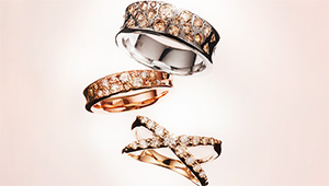 〈カシケイブラウンダイヤモンド〉ブラウンが魅せるミニマルラグジュアリーの気品