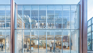 伊カシミアブランド「ファルコネーリ」が、青山に旗艦店をオープン