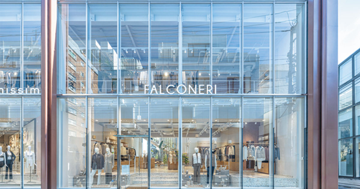 伊カシミアブランド「ファルコネーリ」が、青山に旗艦店をオープン