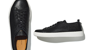 仕事服の解放はまず足元から。 “とはいえ品よく、が鉄則ゆえ守るべきは「７つのルール」”【前編】