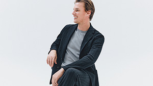 仕事服の解放はまず足元から。 “とはいえ品よく、が鉄則ゆえ守るべきは「７つのルール」”【後編】