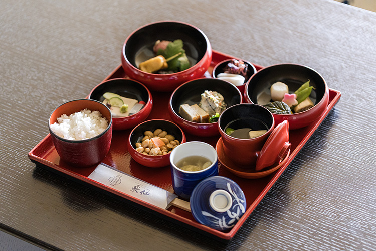 仕出しの名店「泉仙」と提携