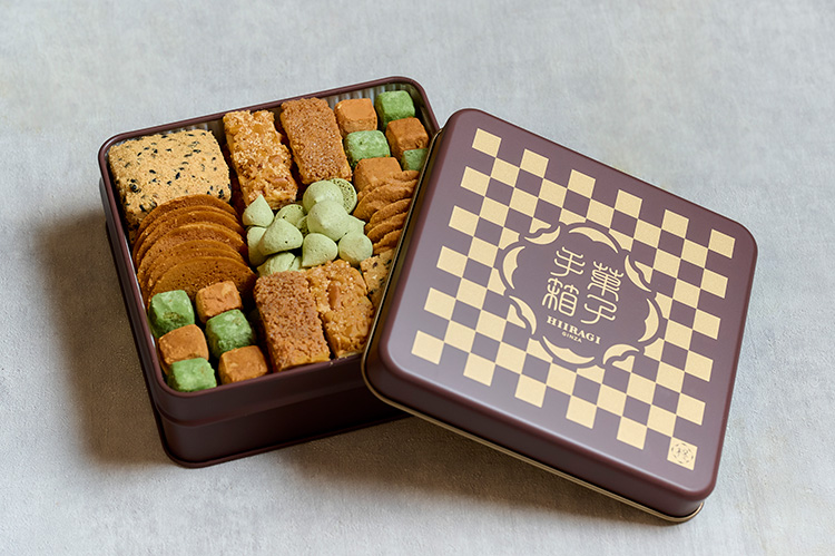 「HIIRAGI GINZA」のクッキー缶「菓子手箱」