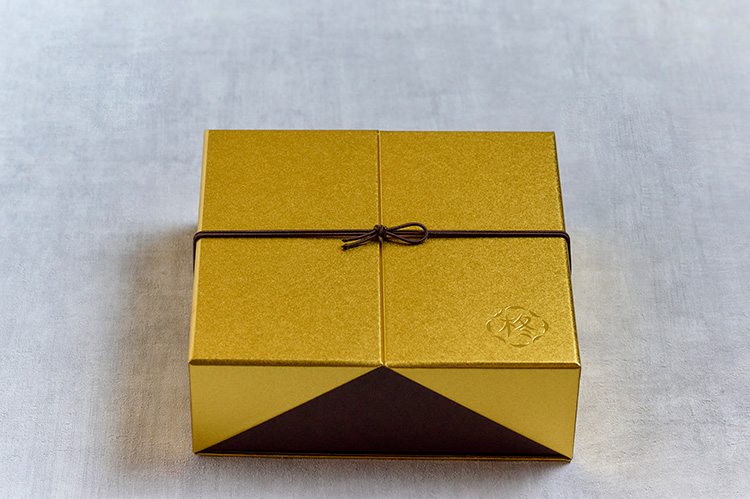 「HIIRAGI GINZA」のクッキー缶「菓子手箱」
