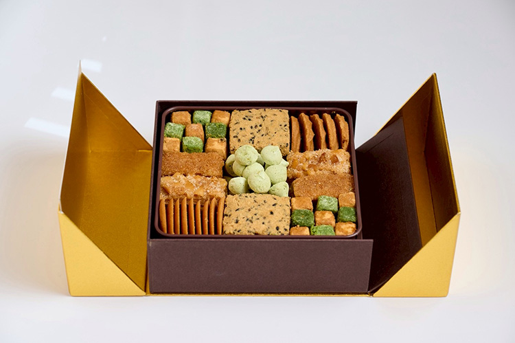 「HIIRAGI GINZA」のクッキー缶「菓子手箱」