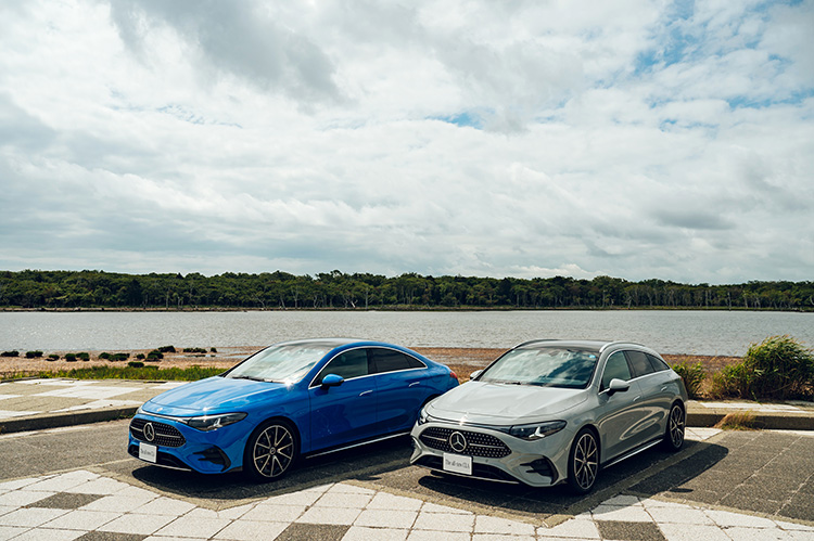 新型CLAのボディタイプはセダン（写真左）とシューティングブレーク（右）